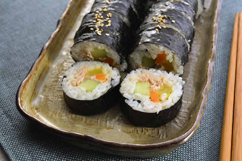 tuna kimbap close up