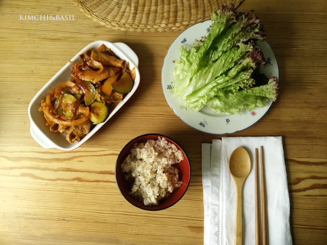 dwaegigogi bokkeum serving